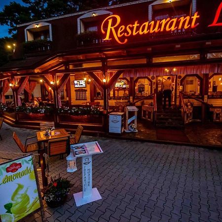 Pensiune Restaurant Lyra Corunca Esterno foto