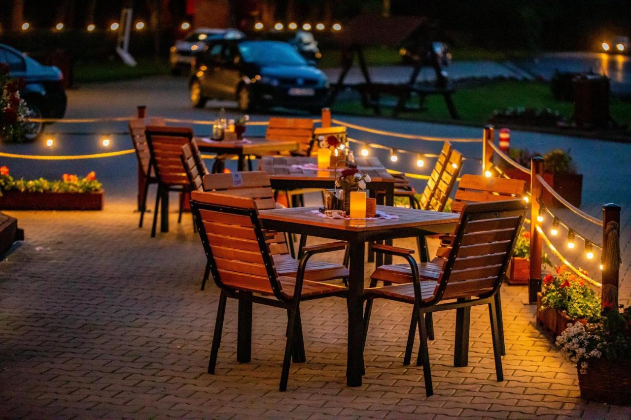 Pensiune Restaurant Lyra Corunca Esterno foto