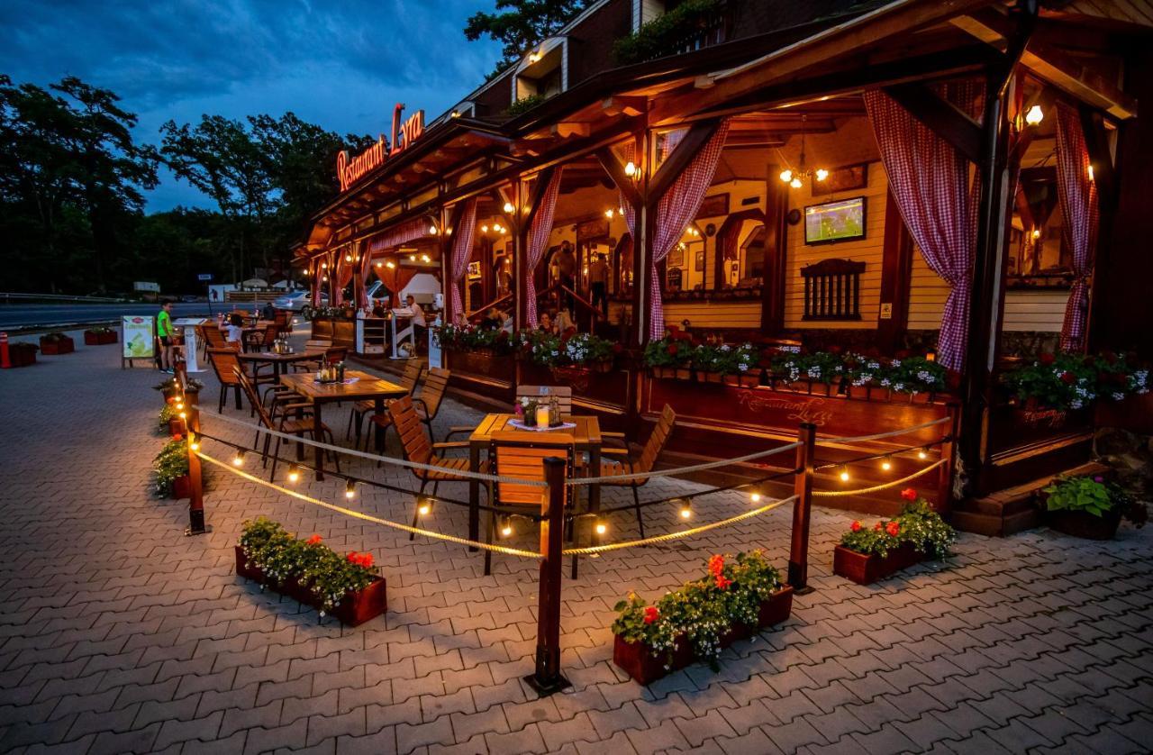 Pensiune Restaurant Lyra Corunca Esterno foto