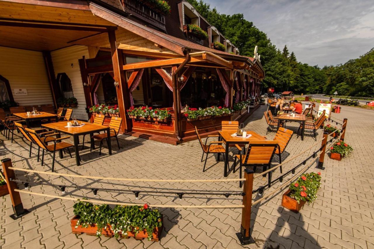 Pensiune Restaurant Lyra Corunca Esterno foto