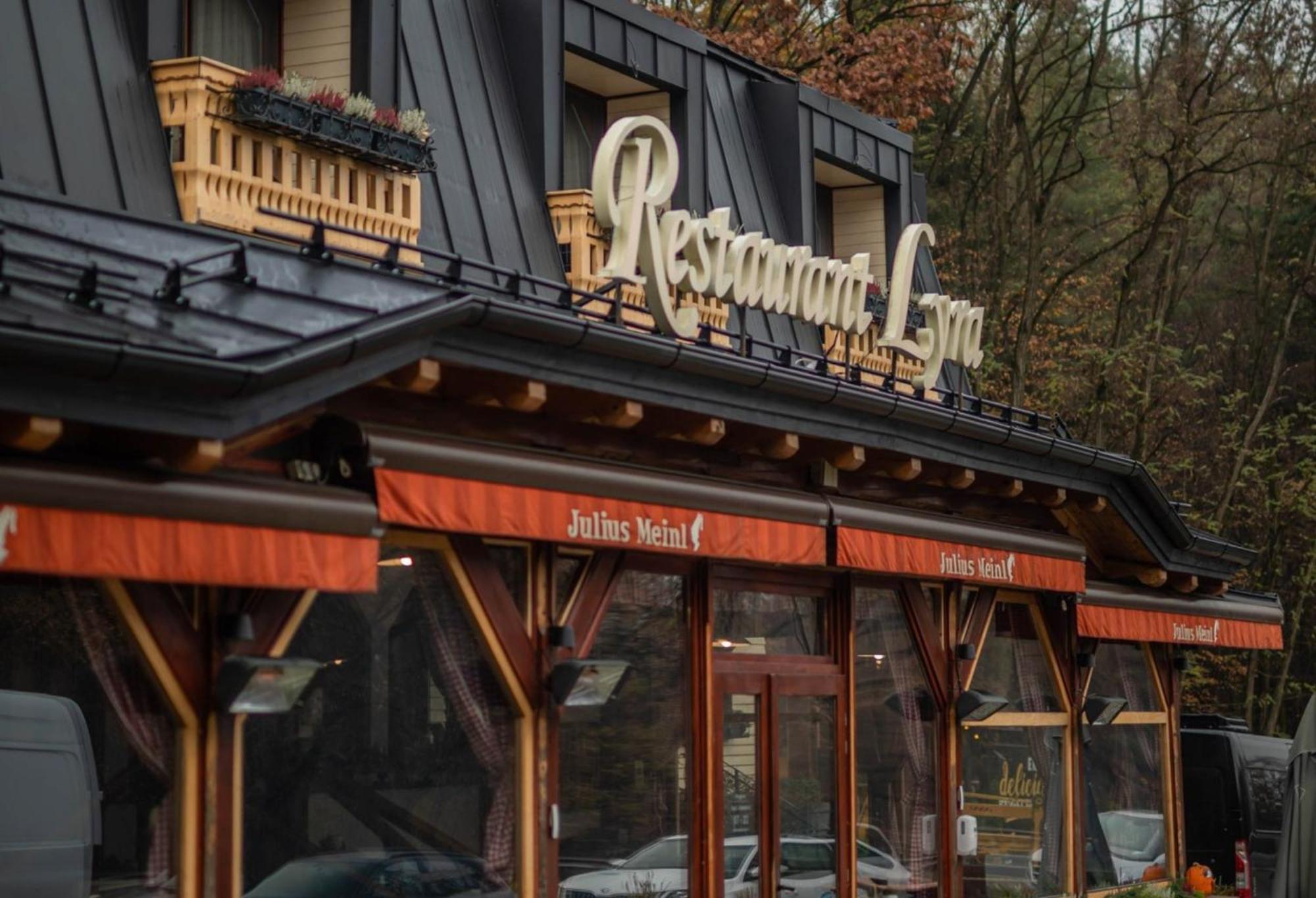 Pensiune Restaurant Lyra Corunca Esterno foto